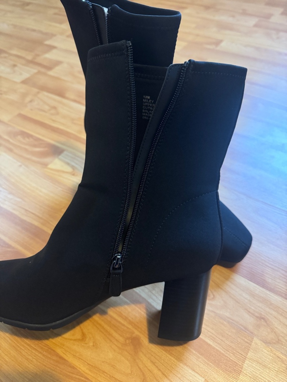 Aerosoles Women's Miley size 12 black faux suede boots - Picture 3 of 3